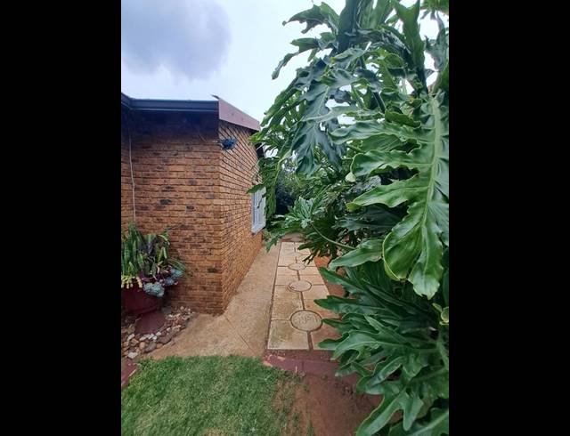 2 BEDROOM HOUSE FOR SALE IN WANNENBURGHOOGTE